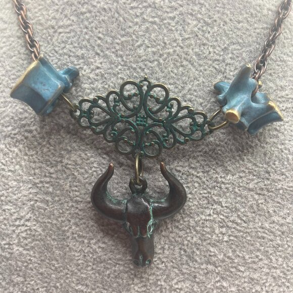 Bull Head Vertebra Necklace - Picture 1 of 2